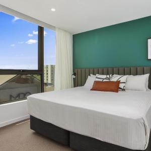 Two-Bedroom King Apartment with Balcony