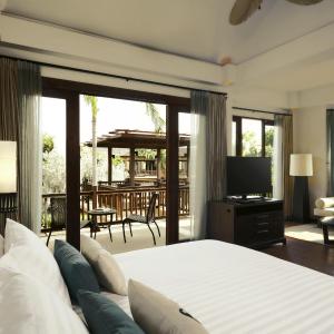 King Suite with Terrace and Lagoon View