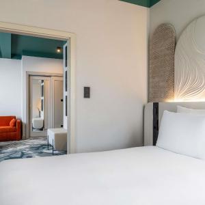 Junior King Suite with Sofa