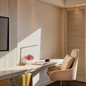 Executive King Room with Lounge Access - High Floor - Complimentary daily chocolate hour 5-6pm