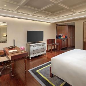 Deluxe King Room - Complimentary daily chocolate hour 5-6pm