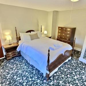 Queen Room with Garden View