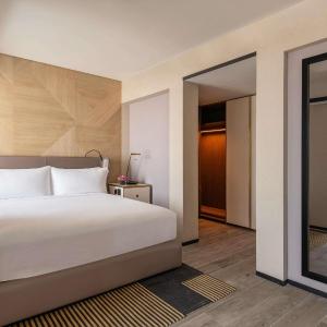 One Bedroom Premium Suite with Sea View