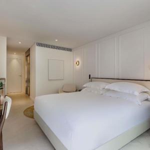 Superior Room with One King Bed or Twin Beds