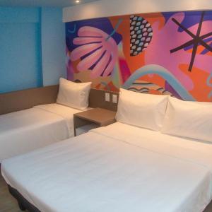 Standard Room with One Double Bed and One Single Bed