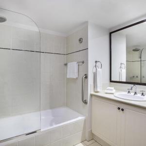 One-Bedroom Apartment with City View