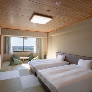 Japanese-Style Modern Room with Two Single Beds and Three Futon Beds - Sea View