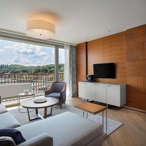 Suite with Panoramic Bosphorus View and Spa Bath