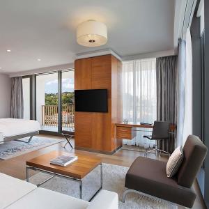 Signature Suite with Marina View