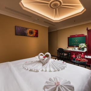 Honeymoon Room