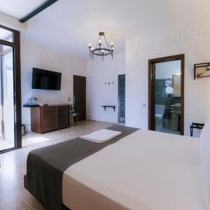 Deluxe Double or Twin Room with City View