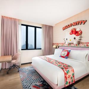 Hello Kitty Junior King Suite with One King Bed