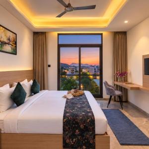 King Room with Balcony
