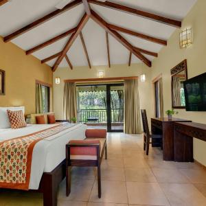 One-Bedroom Fern Classic Premium King Villa with Garden View