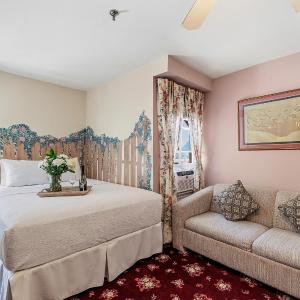 Deluxe Queen Room