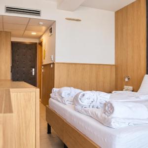 Double or Twin Room with Lake View