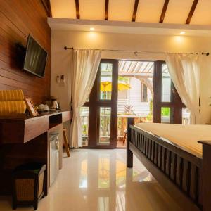 Triple Room with Balcony