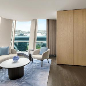 Executive King Suite with Club Lounge Access
