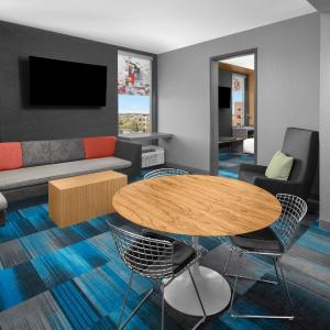 One-Bedroom King Suite