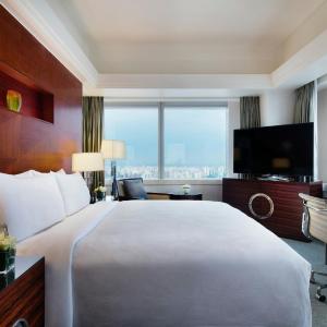 Executive Level King Room with Skyline View