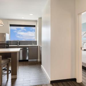 One-Bedroom Suite with Two Queen Beds with Kitchen, Tub and Sofa Bed - Disability Access