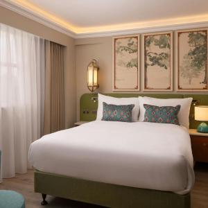 Deluxe King Room with City View