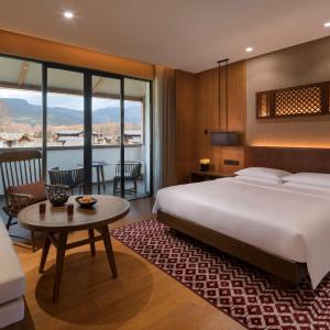 Prestige King Suite with One King Bed