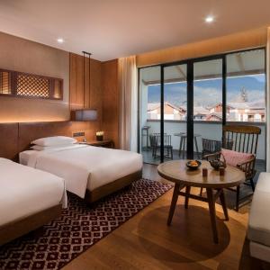 Superior Twin Room with Lake View