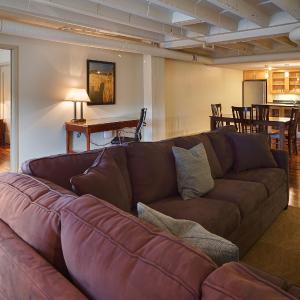 One-Bedroom Queen Suite