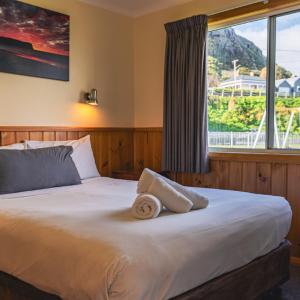 One-Bedroom Villa with Spa Bath - Waterfront