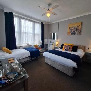 Basic Triple Room with Shared Bathroom