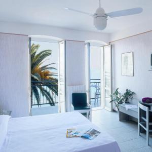 Double or Twin Room with Sea View