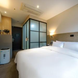 Double Room with Shared Toilet