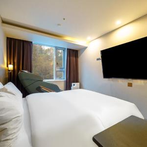 Double Room with Pool View