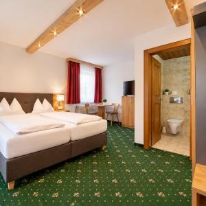 Large Double Room with Balcony