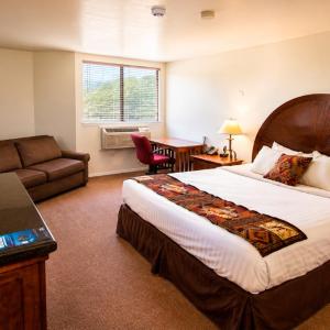 Deluxe King Room - Non-Smoking