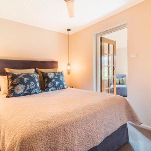 Queen Suite with Spa Bath