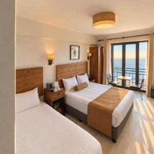 Triple Room with Sea View