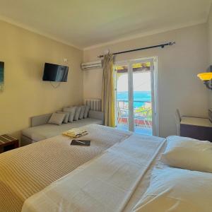 Triple Room with Sea View