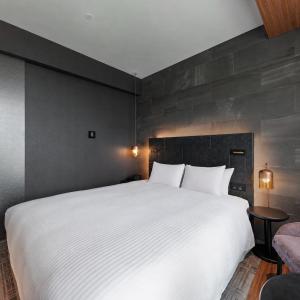 Standard Queen Room with Balcony