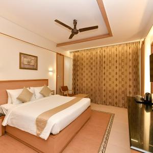 Luxury Room with Air Conditioning with 15% Discount on F&B and 10% Discount on Spa, Complimentary Early Check in or Late Check Out by 2 Hrs