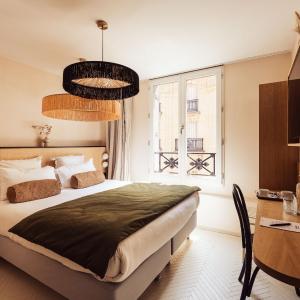 Parisian Room