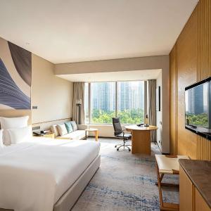 Deluxe King Room with City View - High Floor