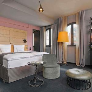 Medium Room
