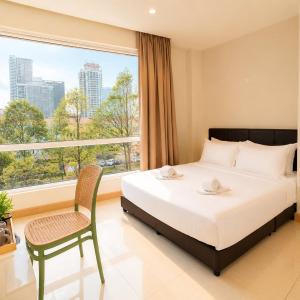 Deluxe Queen Room
