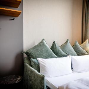 Deluxe Room (2 Adults + 1 Child)
