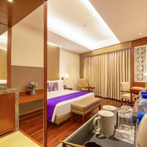 Deluxe King Room with omplimentary Welcome Drink & Chef's Amenities on Arrival
