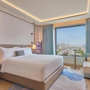 Urban Club Partial Creek View King Bed