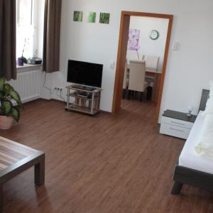 Deluxe Two-Bedroom Apartment