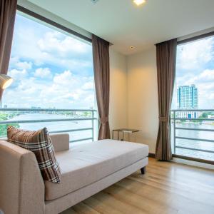 Executive Suite Modern Room
